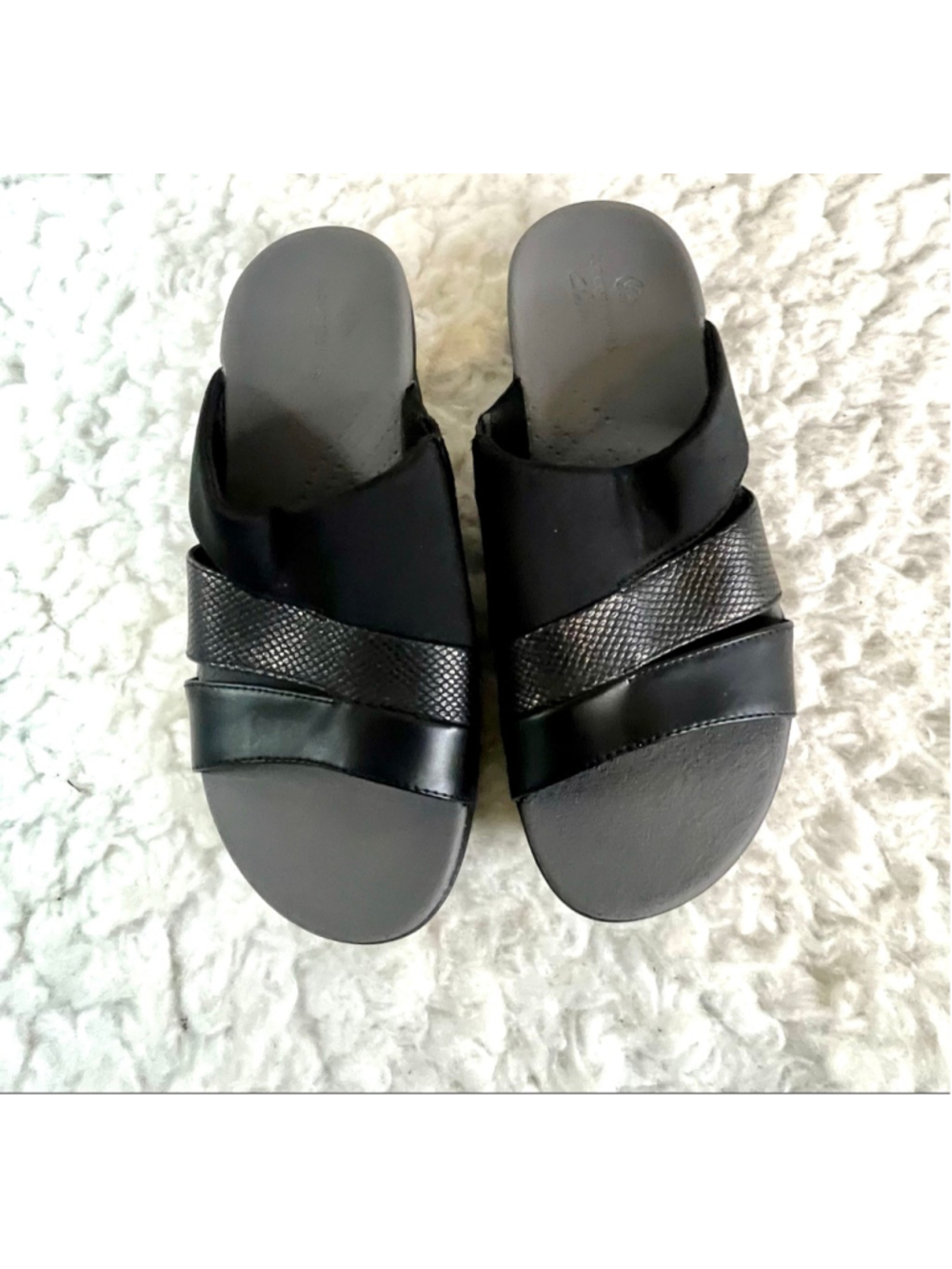 Clarks Cloudsteppers Brio Surf slide sandals in black women size 9M